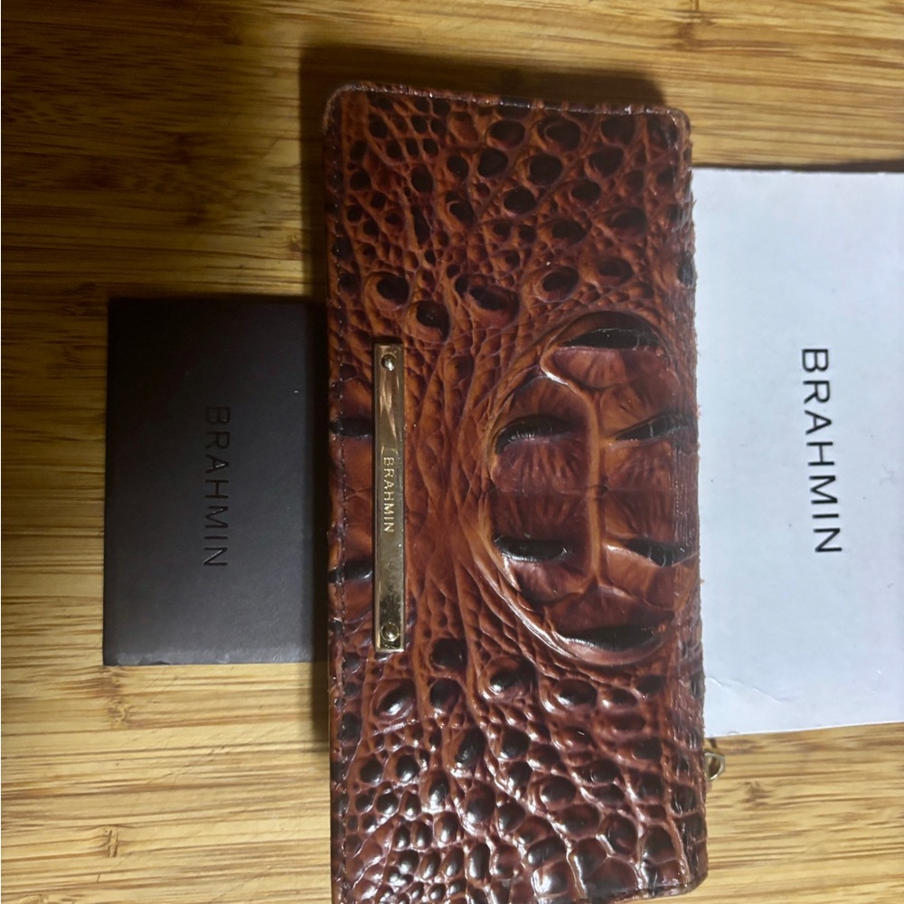 Brahmin Pecan Wallet
GUC. Lics sleeve missing a few stitches but easily fixed. - Picture 4 of 4